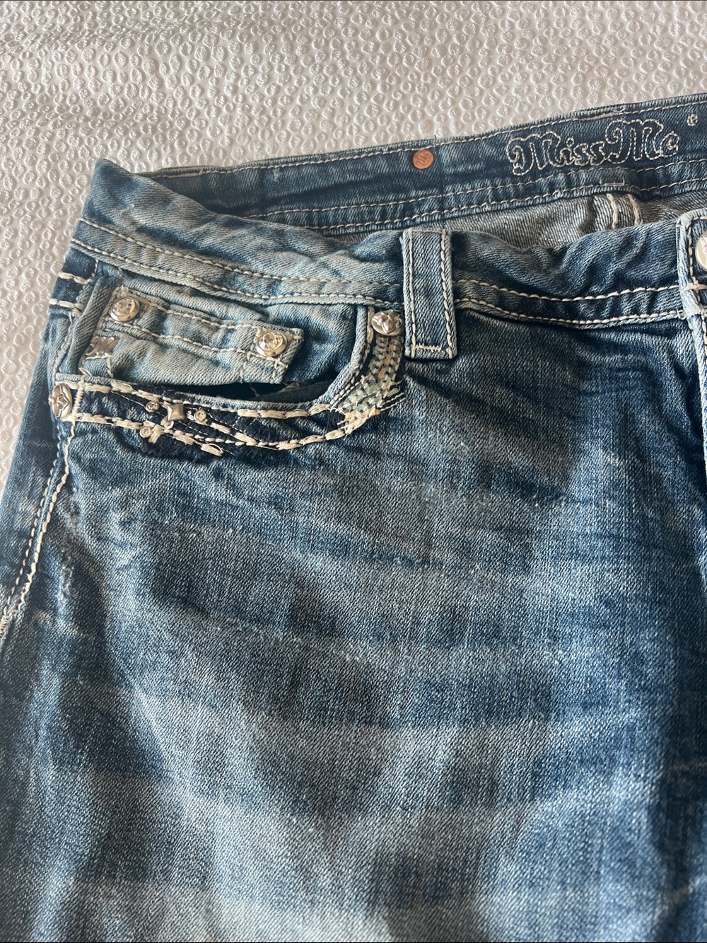 Miss Me Women’s Faded Blue Slim Straight Jeans with Distressed Trim - Picture 3 of 10